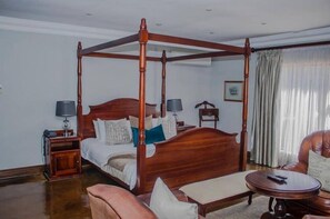 Executive-Zimmer | Minibar, Zimmersafe, Schreibtisch, Bügeleisen/Bügelbrett