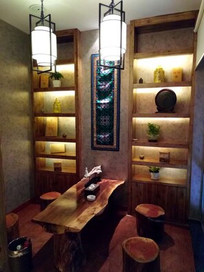 Lunch and dinner served, local cuisine - Yun Meng Qi  Inn (Zhangjiajie)