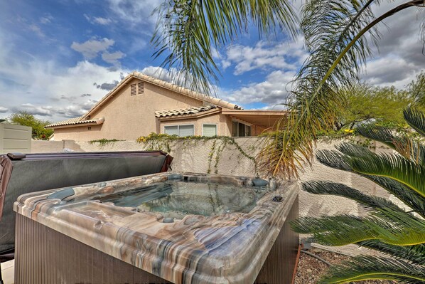 Outdoor spa tub