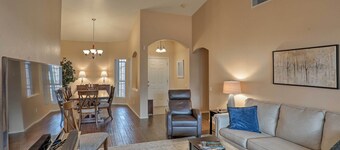 NY! Tucson House m / Yard, Pool, Hot Tub, Gas Grill