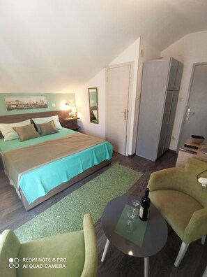 1 chambre, fer et planche à repasser, Wi-Fi gratuit