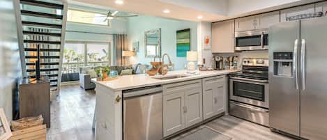 Fridge, microwave, stovetop, dishwasher