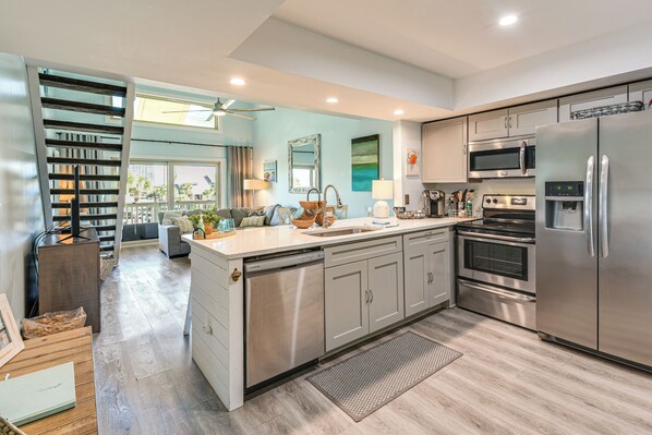 Fridge, microwave, stovetop, dishwasher