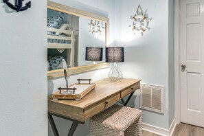 2 bedrooms, desk, iron/ironing board, Internet