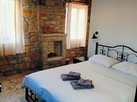 Tek Büyük Yataklı Oda | Kaliteli yatak takımı, ücretsiz kablosuz İnternet, çarşaf takımı 