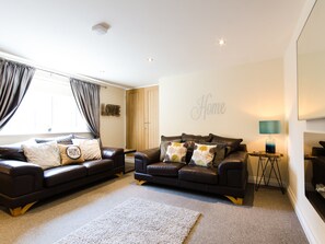 House | Living area | Smart TV, Netflix - Sitwell Lodge (Scarborough)
