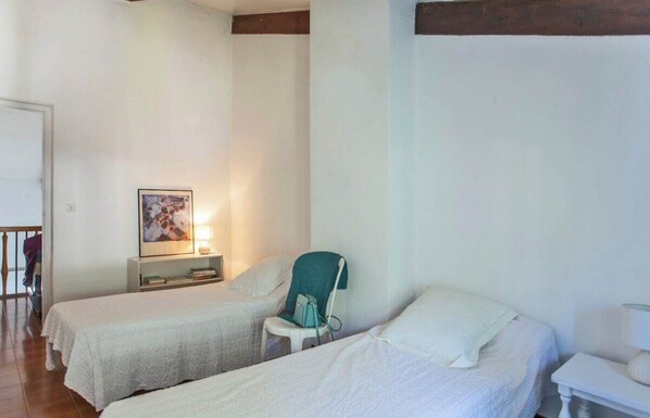 5 chambres, fer et planche à repasser, Wi-Fi gratuit, draps fournis