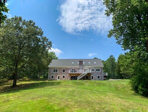 Exterior - Large RENOVATED 6 bedroom 5 bath private home with LOTS of space! (St Leonard)