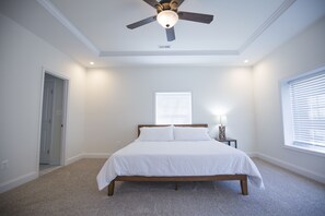 6 bedrooms, in-room safe, desk, iron/ironing board - Large RENOVATED 6 bedroom 5 bath private home with LOTS of space! (St Leonard)