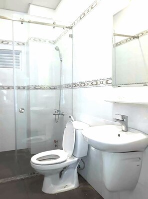 Apartment, 1 Schlafzimmer | Badezimmer | Dusche, kostenlose Toilettenartikel, Haartrockner, Hausschuhe