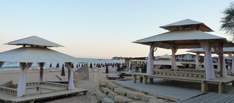 VILLA LOFT BOUDDHA HOUSE, 50 M. SEA, HEATED POOL / JACUZZI, PRIVATE *