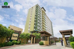 Exterior - Brand New Condo (Fully Furnished) with Fast WIFI & Cable TV (Mandaue City)