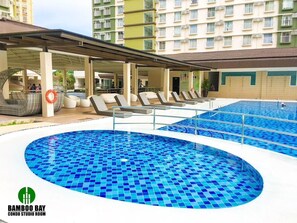 Outdoor pool - Brand New Condo (Fully Furnished) with Fast WIFI & Cable TV (Mandaue City)