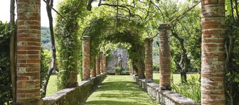 BEAUTIFUL VILLA JUST OUTSIDE LUCCA WITH MAJORDOMO