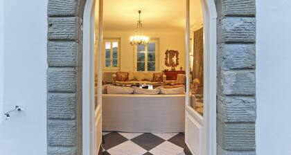 BEAUTIFUL VILLA JUST OUTSIDE LUCCA WITH MAJORDOMO