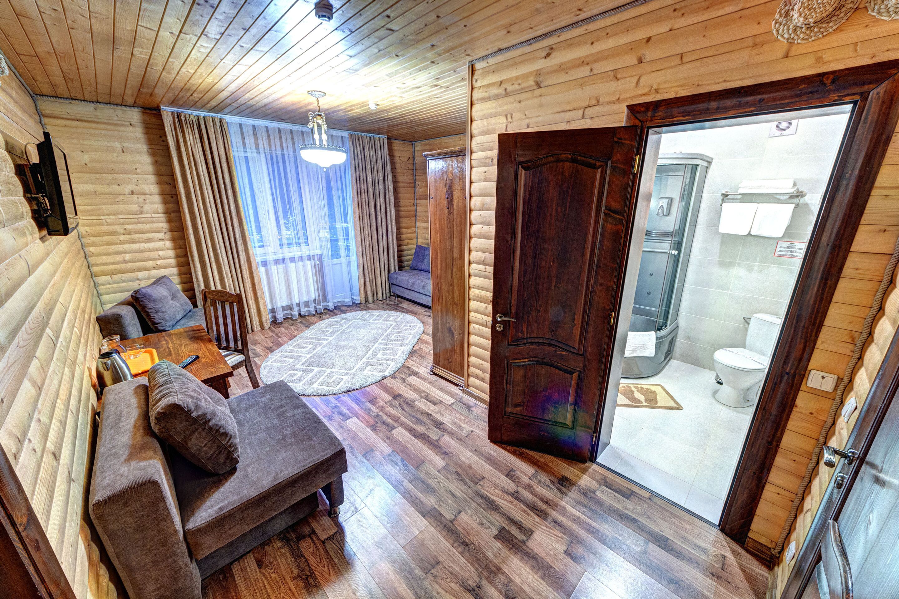 Rom – grand, 1 queensize-seng | Oppholdsrom | Flatskjerm-TV