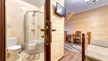 Comfort Room, 1 Queen Bed | Bathroom | Shower, free toiletries, hair dryer, towels
