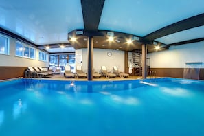 Piscine couverte, piscine extérieure (ouverte en saison)