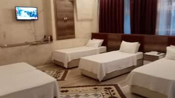 Ropa de cama de alta calidad, minibar, muebles diferentes y escritorio