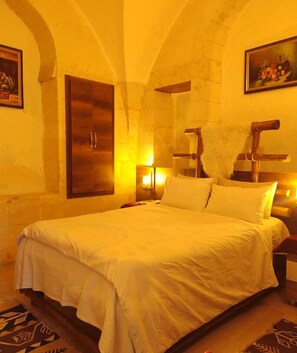 Sengetøy av topp kvalitet, minibar, individuelt innredet og skrivebord