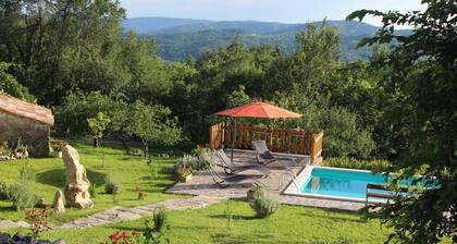 Villa Mavrici, 3 bedrooms house with private pool, neighbors free