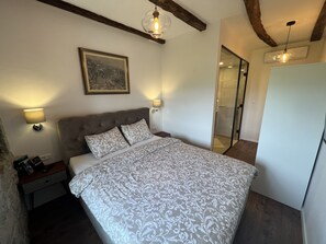 3 slaapkamers, een kluis op de kamer, een strijkplank/strijkijzer