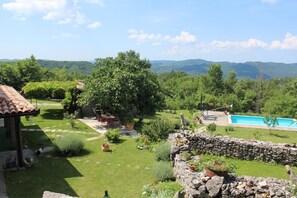Property grounds - Villa Mavrici, 3 bedrooms house with private pool, neighbors free (Buzet)