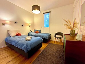 3 habitaciones, camas con efecto memoria y escritorio 