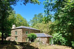 Exterior - Beautiful, stylish and  newly restored Watermill right on the river! (Ortigueira)