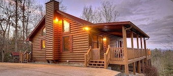 LAKE BLUE RIDGE VIEW & ACCESS, POOL TBL, PROJECTOR, FIRE PIT, HOT TUB, DOGS OKAY