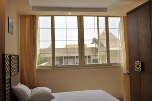 Double Room (Pyramid View) | Premium bedding, minibar, blackout drapes, soundproofing - Pyramids Sun Capital (Giza)