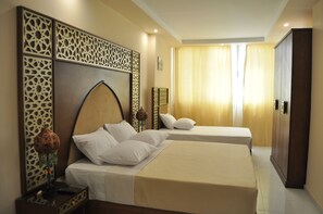 고급 침구, 미니바, 암막 커튼, 방음 설비