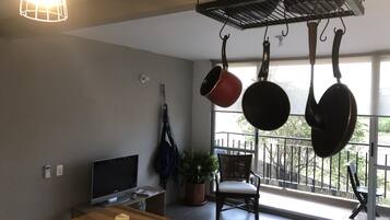 Full-sized fridge, cookware/dishes/utensils