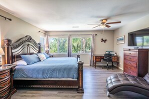 5 bedrooms, iron/ironing board, WiFi, bed sheets