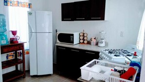 Rumah Keluarga, Beberapa Tempat Tidur | Dapur bersama | Lemari es, microwave, oven, dan peralatan masak/sendok-piring
