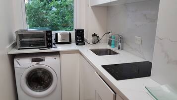 Refrigerador, microondas, horno y parrilla de estufa