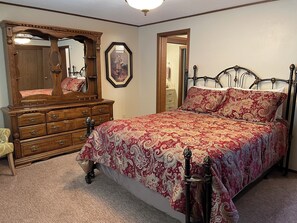 4 bedrooms, iron/ironing board, travel cot, free WiFi