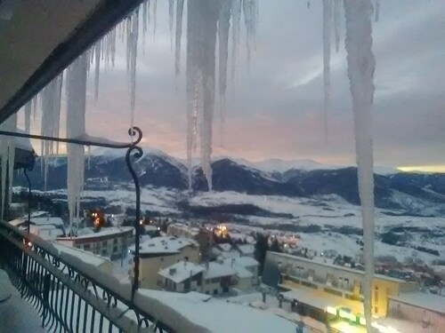 Beautiful apartment with balcony and panoramic views of the mountains