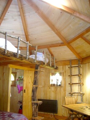 Dining - ----- Cabane AMOUR--- Cabin for 2 to 4 travellers + swimming pool in season (brassac)