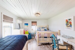 3 bedrooms, desk, iron/ironing board, WiFi