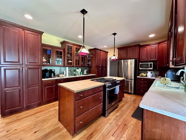 冰箱、微波炉、烤箱、炉灶