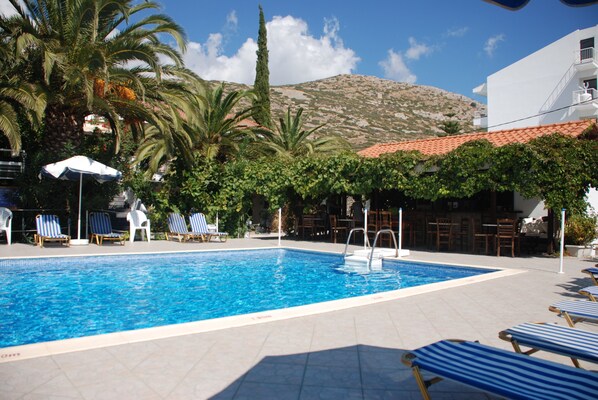 Seasonal outdoor pool - Anna Studios (Samos)
