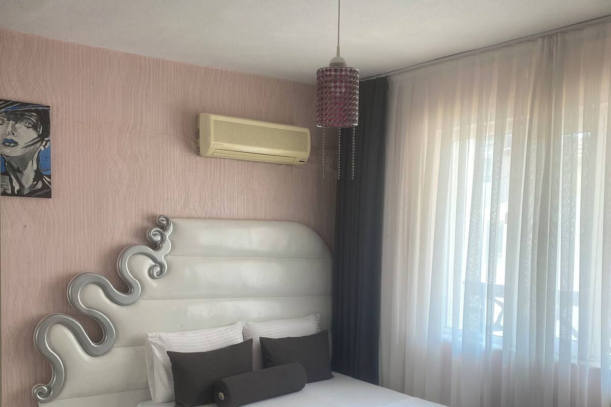 1 ห้องนอน, ผ้าปูที่นอน Frette จากอิตาลี, เครื่องนอนระดับพรีเมียม