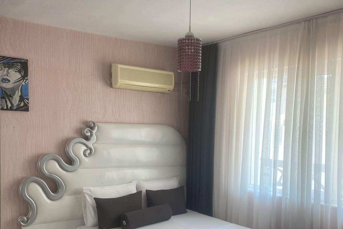1 phòng ngủ, bộ trải giường bằng vải Frette của Ý