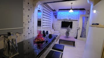 Condo Deluxe | Cocina privada | Frigobar, lavavajillas, arrocera y plancha de cocina