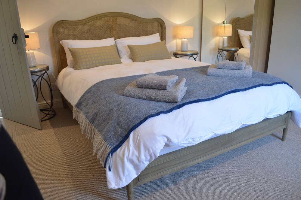 NEW LISTING - Owl's Hoot - Cosy Dog Friendly Cottage with log burner