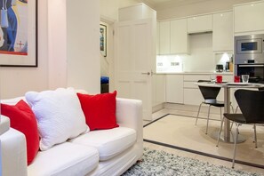 TV - 2 bed flat located in central London, Marble Arch. (London)