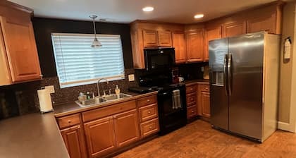 Condominio de 2 dormitorios / 2 baños completos en el río con comodidades