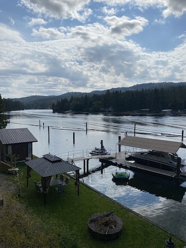 Ponderosa River front.
2 Bedrooms / 2 full bath condo on river with amenities