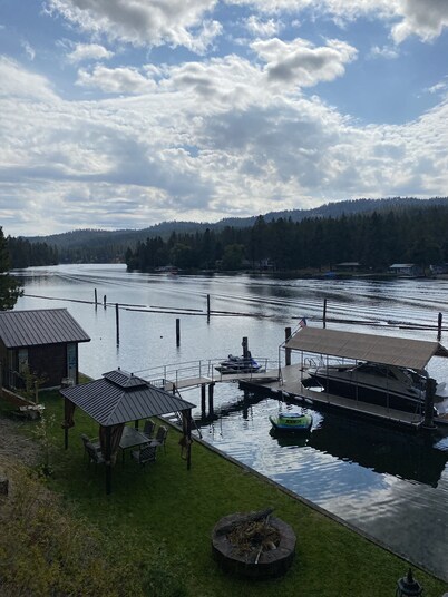 Ponderosa River front.
2 Bedrooms / 2 full bath condo on river with amenities